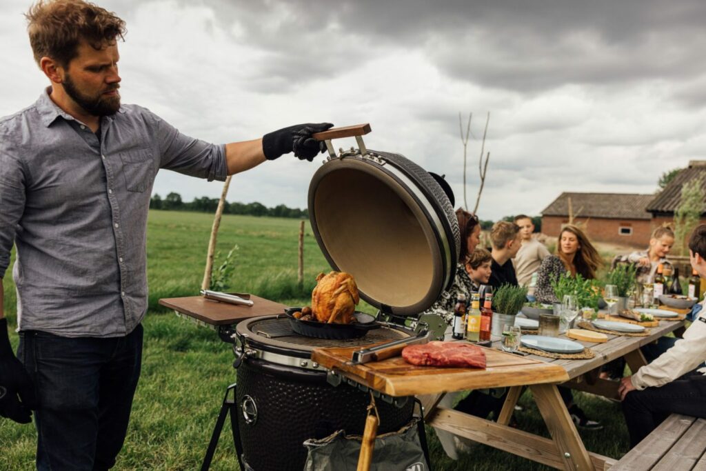 Photo d'un repas avec un kamado