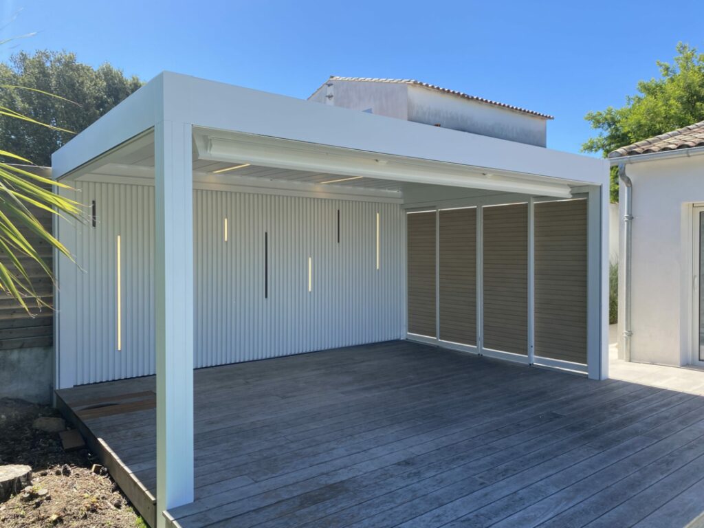 Une pergola bioclimatique sur l'île de Ré