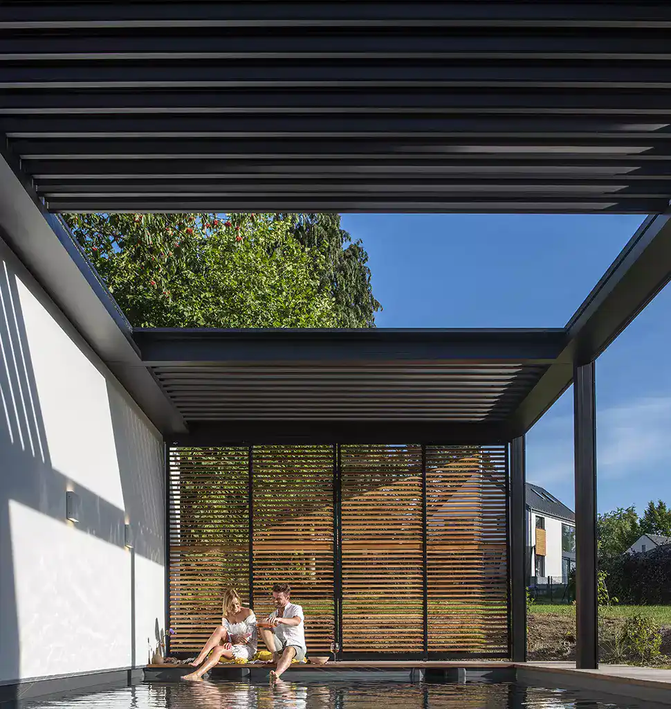 Pergola Bioclimatique modèle Camargue de Renson disponible à La Rochelle ou L'île de Ré